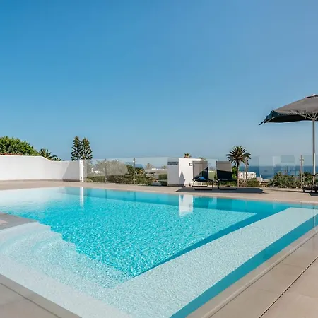 Villa Puerto Del Carmen Sleeps 8 With Pool Air Con And Wifi Puerto del Carmen (Lanzarote)