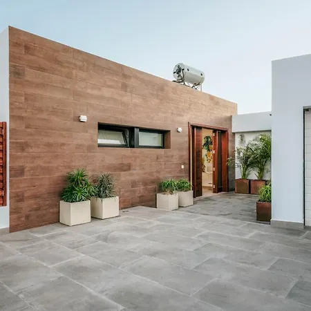Puerto Del Carmen Sleeps 8 With Pool Air Con And Wifi Villa