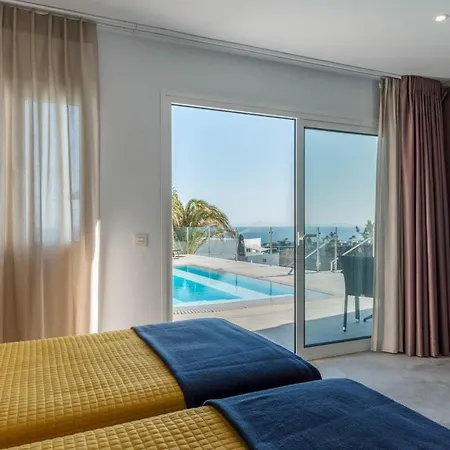 Puerto Del Carmen Sleeps 8 With Pool Air Con And Wifi