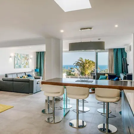 Puerto Del Carmen Sleeps 8 With Pool Air Con And Wifi * Puerto del Carmen (Lanzarote)