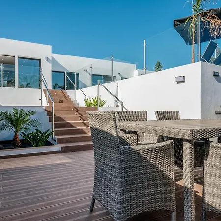 Puerto Del Carmen Sleeps 8 With Pool Air Con And Wifi