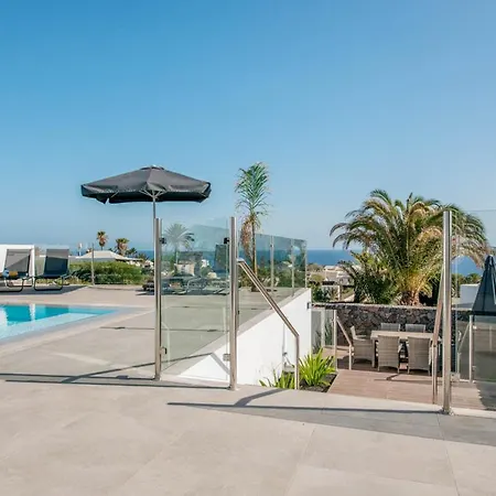 Villa Puerto Del Carmen Sleeps 8 With Pool Air Con And Wifi Puerto del Carmen (Lanzarote)