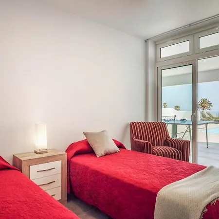 Puerto Del Carmen Sleeps 8 With Pool Air Con And Wifi Villa Puerto del Carmen (Lanzarote)