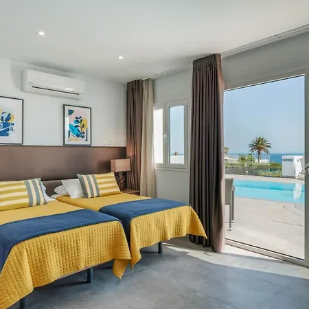 Puerto Del Carmen Sleeps 8 With Pool Air Con And Wifi * Puerto del Carmen (Lanzarote)