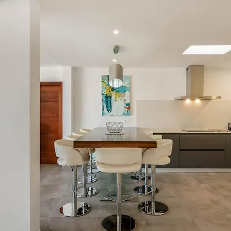 Puerto Del Carmen Sleeps 8 With Pool Air Con And Wifi *
