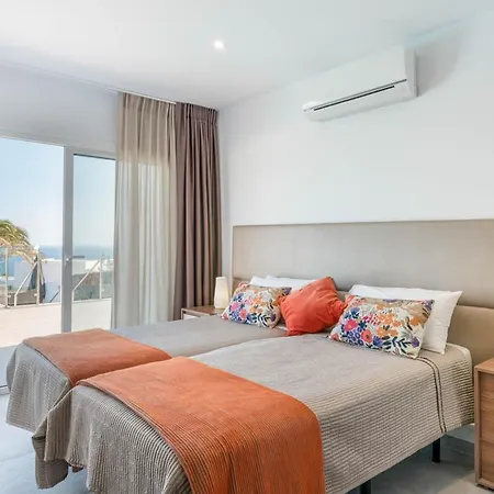 Villa Puerto Del Carmen Sleeps 8 With Pool Air Con And Wifi *