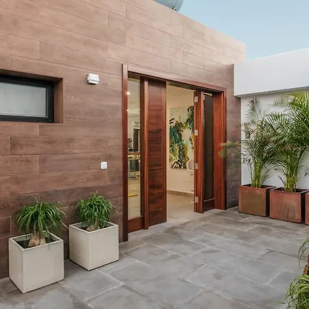 Puerto Del Carmen Sleeps 8 With Pool Air Con And Wifi Puerto del Carmen (Lanzarote)
